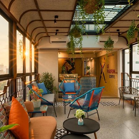 Le Parfum Apartment And Hotel Ханой Экстерьер фото